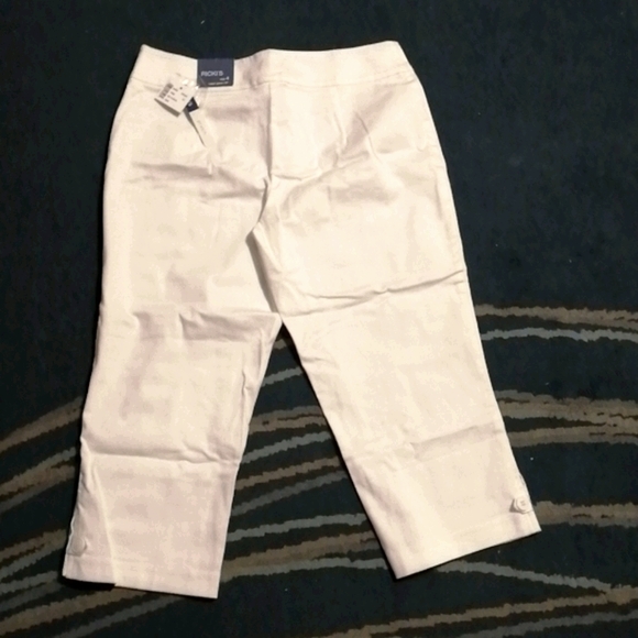 (3/$35) NWT Ricki's business casual white capris - Picture 2 of 5